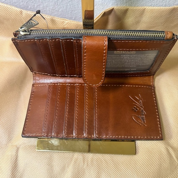 NWT Patricia Nash Leather Nazari Wallet- European Map - Picture 6 of 7